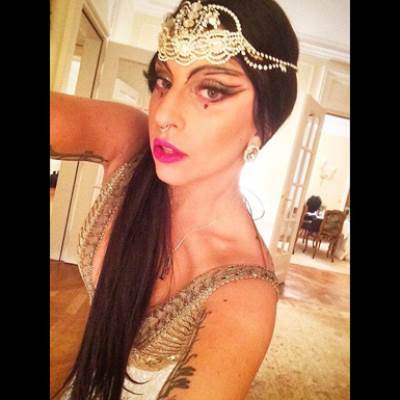 ليدي جاجا تبهر متابعيها بـ "4 حواجب"