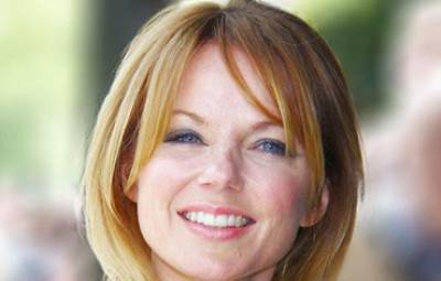 جيري هالويل نجمة سبايس جيرلز سابقًا تعلن خطوبتها من صديقها كريستيان هورنر