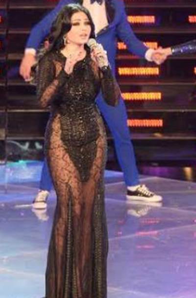 فستان هيفا وهبي الشفاف حديث الساعة .. فهل أخطأت أم أصابت؟