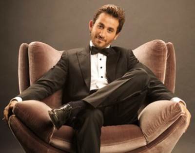 أحمد حلمي في العناية المركزة بعد استئصال ورم حميد