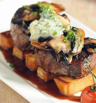 كوت دي بووف مع الستيك المقلية والفطر المشوح