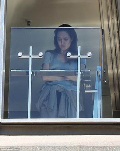 أنجلينا جولي تمكث في غرفة أوبرا وينفري