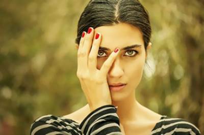 ملاك الدراما التركية تطير إلى نيويورك وتحضر لمفاجأة ترد لها اعتبارها