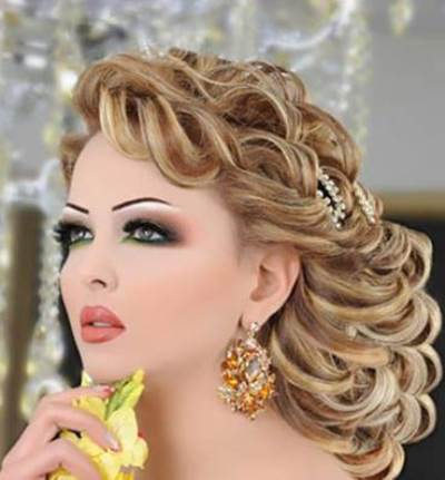  بالصور .. تسريحة بسيطة وسهلة لعشاء رومانسي مع زوجك