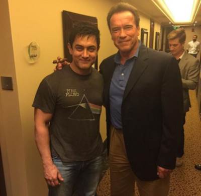 بالصورة .. لقاء السحاب بين أرنولد شوارزينجر وعامر خان