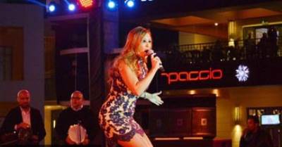  بالصور ..  كارول سماحة تتحدى البرد بـ"كايرو فيستيفال" .. شاهد اطلالتها الجريئة!