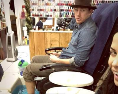 صورة تشانينج تاتوم يلبي طلب زوجته في عيد ميلادها ويذهب معها لصالون التجميل