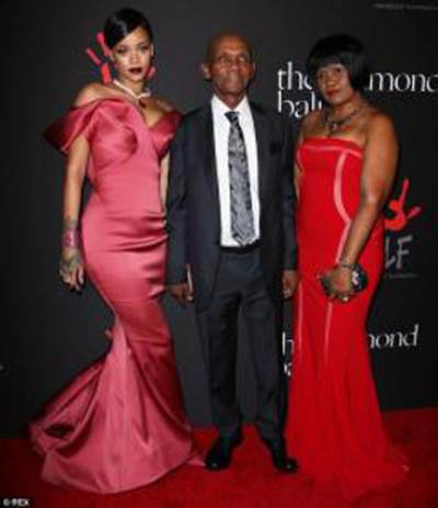 ريهانا إمرأة فاتنة في حفل 2014 Diamond Ball