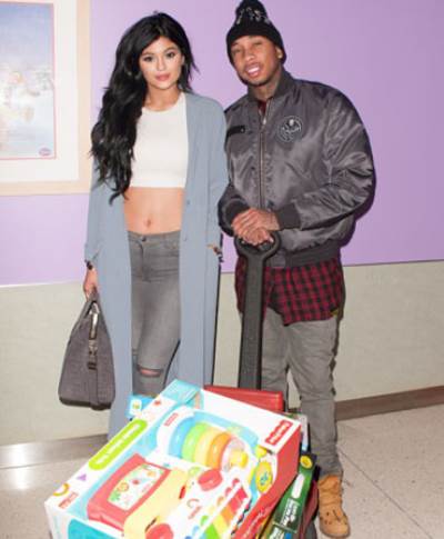 شقيقة كيم كاردشيان الصغرى تنافسها بالجرأة والإثارة