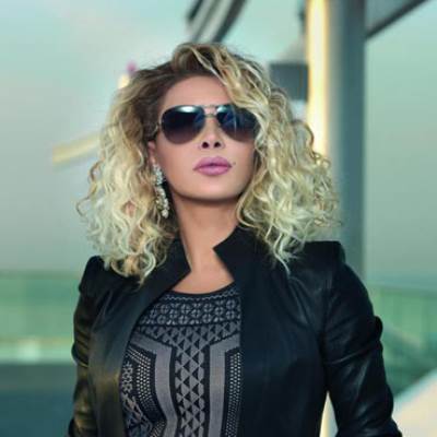 نوال الزغبي تنشر صورة من جلسة تصوير جديدة