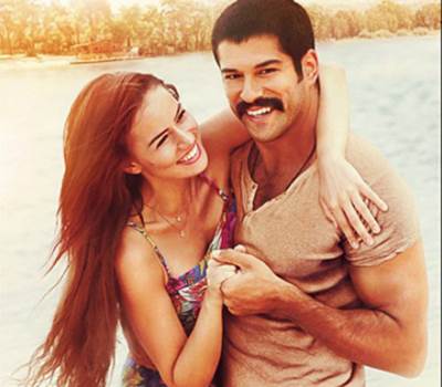 صور مأمون أوغلو وحبيبته في عمل جديد