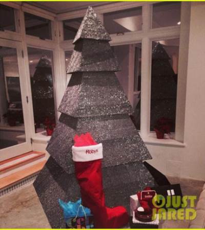 ريهانا تكشف عن شجرة الميلاد المفضلة لديها