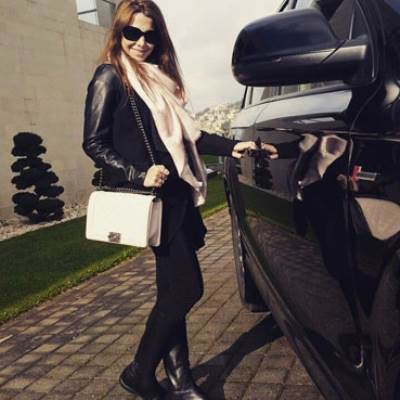 شاهد إطلالة نانسي عجرم بالأسود مع سيارتها الفاخرة