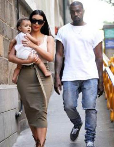 كيم كارداشيان تبدأ عامها الجديد بتوضيح الشائعات