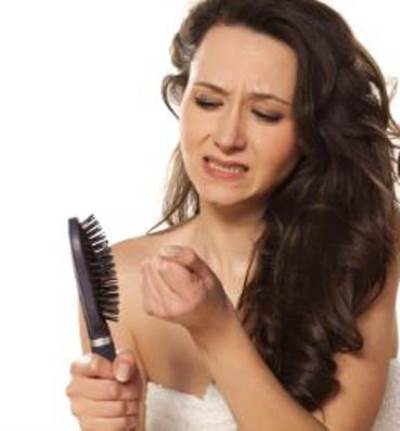 وصفة طبيعية تخلصك من مشكلة تساقط الشعر .. اكتشفيها