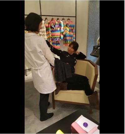 شيرين عبد الوهاب تختار ملابسها في مسلسلها الأول من باريس