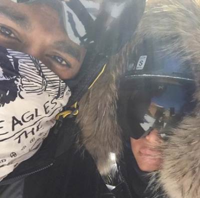 سيلفي تجمع كيم كارداشيان بزوجها على الثلج