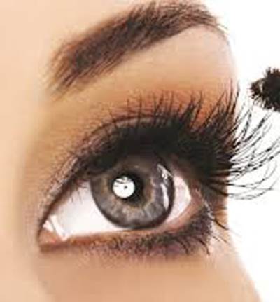 الماسكارا المقاومة للماء لها مزايا وعيوب