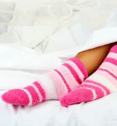 ارتدوا الجوارب نهارًا لفائدتها ليلاً