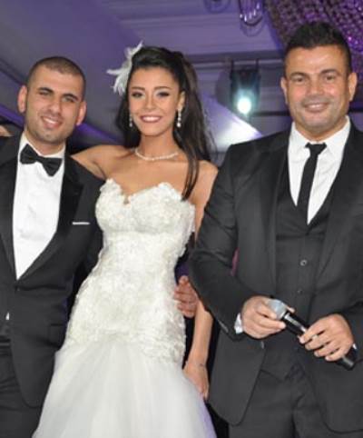 بالصور .. عمرو دياب يشعل زفاف ياسمين وكريم