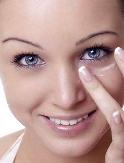 نصائح على كيفية رعاية الجلد حول عينيك