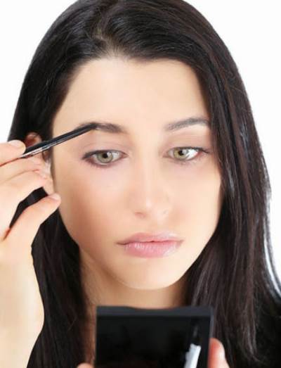 7 نصائح تخلصك من فراغات الحواجب سريعا