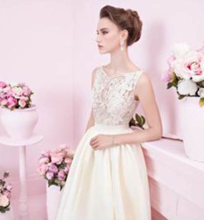  تعرفي على موضة ألوان فساتين الزفاف وتسريحات شعر العروس