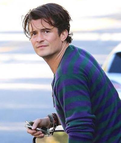 أورلاندو بلوم يظهر بقصة شعر جديدة