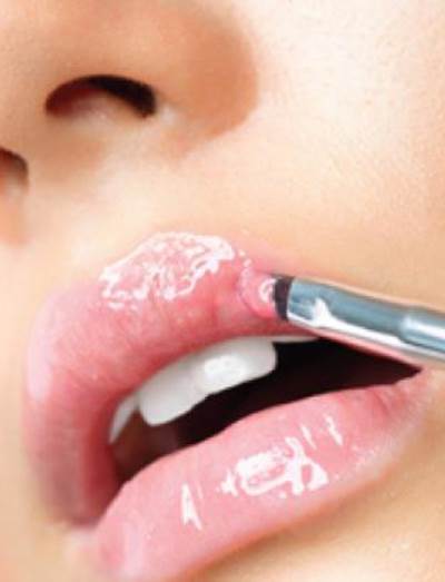 اكتشفي أضرار "تاتو" الشفاه