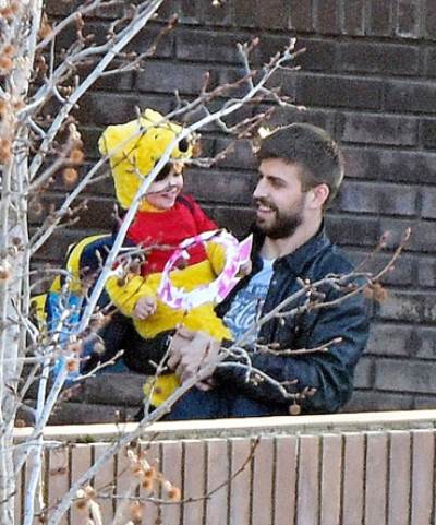 حبيب شاكيرا يقضي وقتاً ممتعاً مع إبنهما