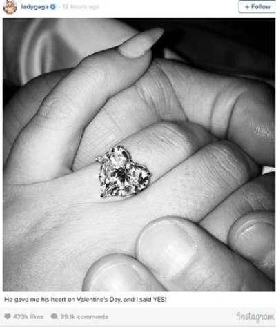 تعرف على خطيب ليدي جاجا .. وشاهد خاتم الخطوبة