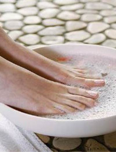 4 خطوات تخلصك من خشونة الأقدام في الشتاء