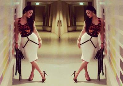  شاهد هيفاء وهبي في إطلالة جديدة بتنورة بيضاء والنمر