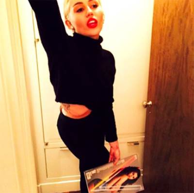 مايلي سايروس تسخر من سيلينا جوميز وتستفزها بصورة جديدة