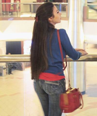 شقيقة ميريام فارس التي تخفيها عن الأنظار .. ترتدي مثلها