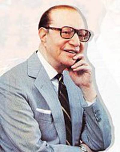 10 مواقف صادمة في تاريخ موسيقار الأجيال : «مبارك زوّر تاريخ وفاته والإنجليز منعوه من الغناء»