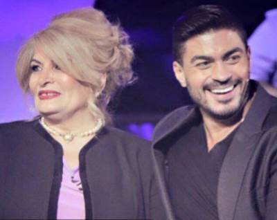 صورة خالد سليم ووالدته فهل تشبهه؟