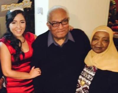 صورة مي كساب مع حماتها