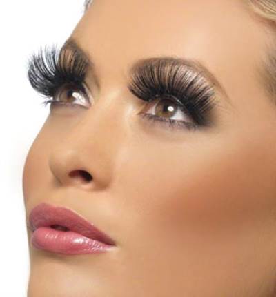 إلى أي حد يمكنك التمادي للحصول على رموش طويلة وكثيفة؟