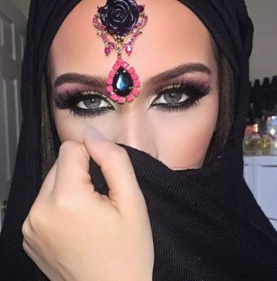  بالصور .. ملكة جمال "إنستجرام" الأمريكية تخطف الأنظار بماكياجها العربي 