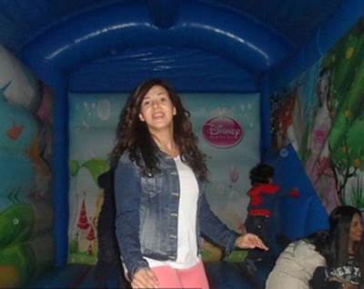 صور دنيا سمير غانم بدون مكياج وتسترجع طفولتها بهذه الطريقة