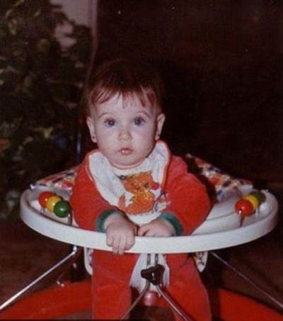 نانسي عجرم في طفولتها براءة وجاذبية لا توصف