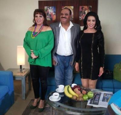 شاهد أناقة سمية الخشاب بثوب أسود قصير وضيق