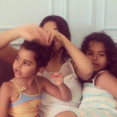 صورة من منزل شيرين عبد الوهاب .. شاهد كم كبرت ابنتاها!