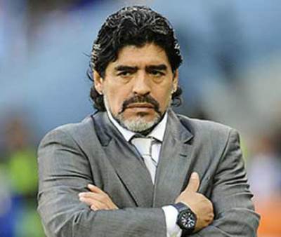 لهذا السبب .. مارادونا يصف فان جال بالشيطان