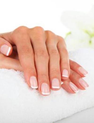 طرق طبيعية للتخلص من اصفرار الأظافر