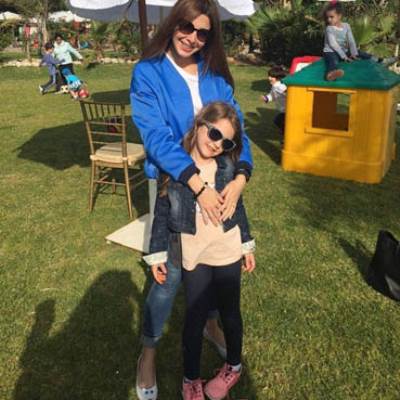 نانسي عجرم برفقة أبنتها بإطلالة "سبور .. وشيك"