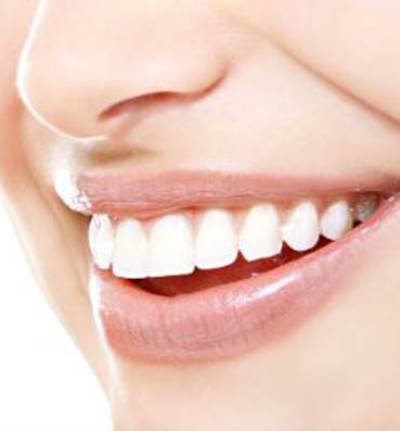 احصلي على أسنان ناصعة البياض في 3 دقائق فقط