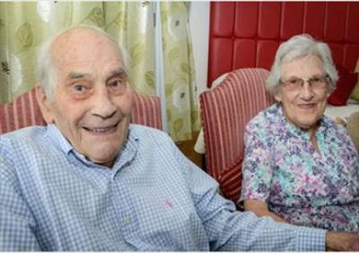 أكبر عريس بريطانى "103 أعوام" يقرر أخيرا الزواج بصديقته "91 عاما"