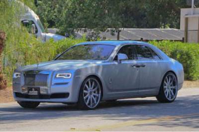 شاهد سيارة "كيم كارداشيان" الجديدة .. وكم ثمنها؟